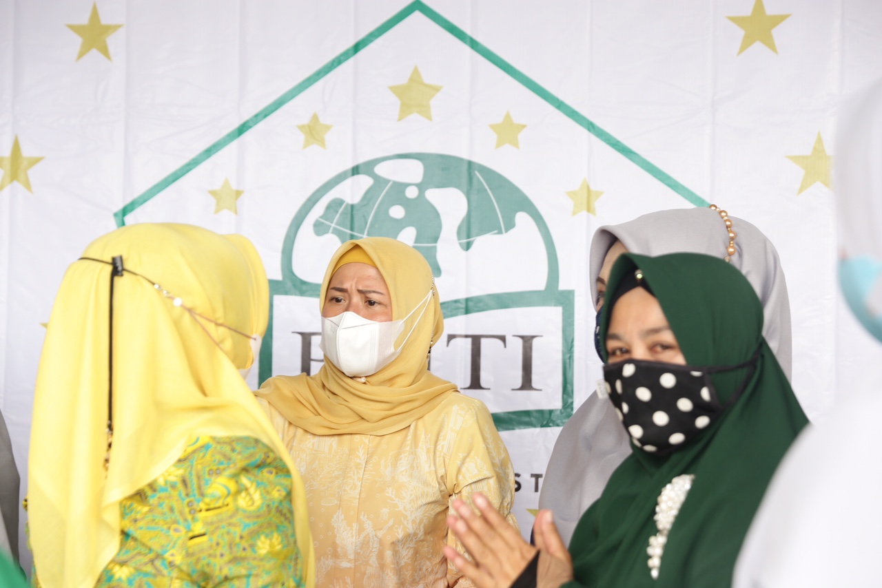 Buka Tabligh Akbar PMTI Medan Marelan,  Wakil Ketua I Â TP PKK Sumut : Ilmu Agama  Kunci Hadapi Krisis Bangsa