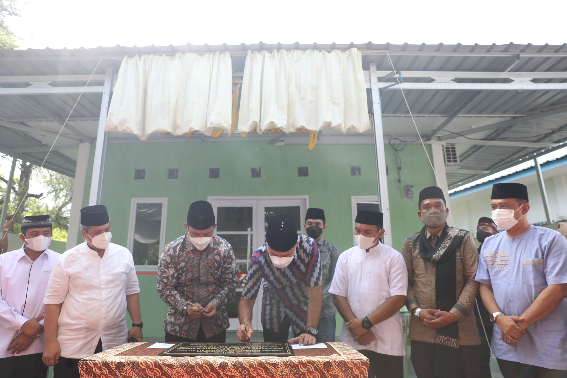 Resmikan Musala Kantor Desa Sampali, Musa Rajekshah Sampaikan Terima Kasih ke Masyarakat