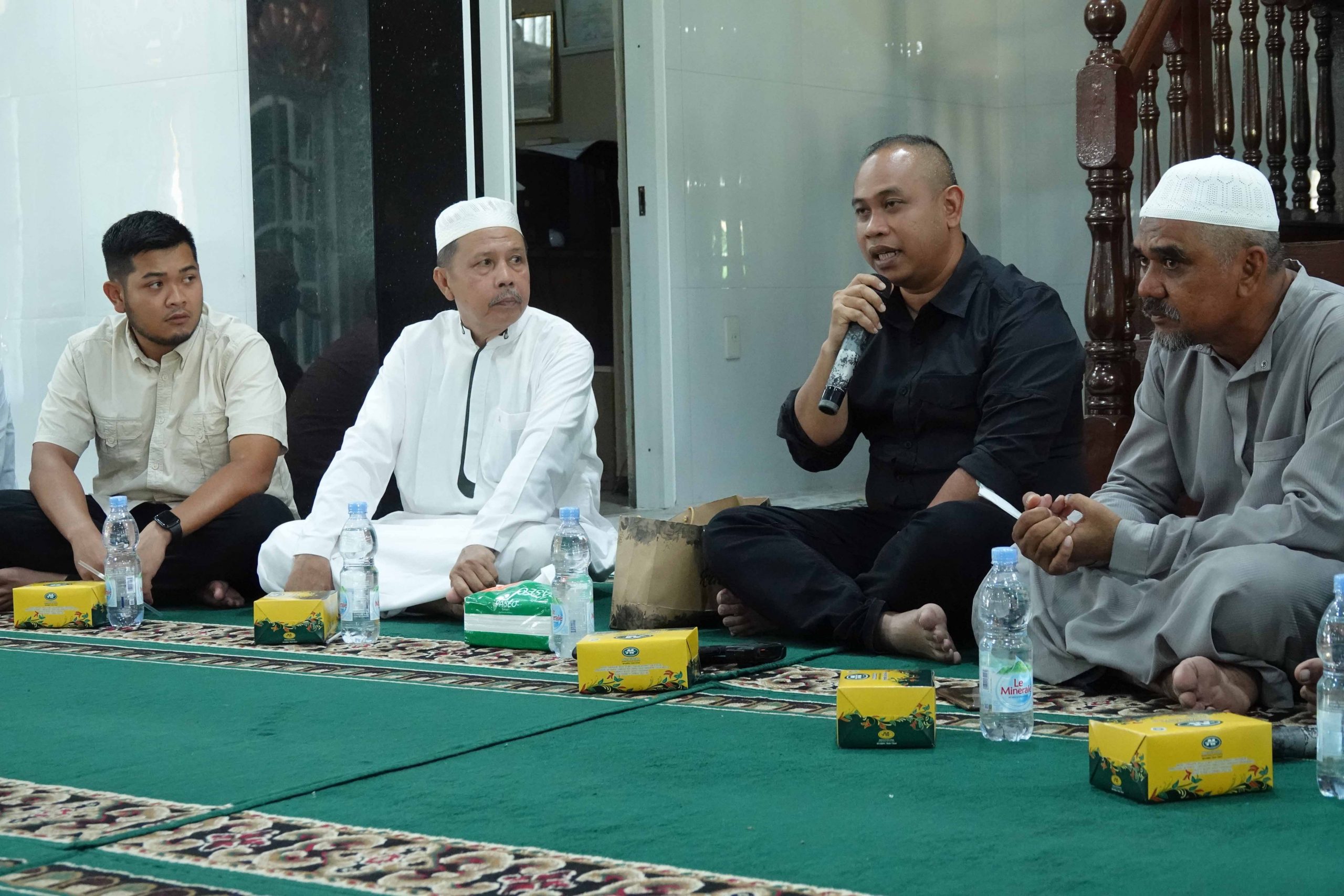 Ketua BKM Ubudiyah Pangkalan Brandan Terharu  Menerima Bantuan dari Gubernur Edy Rahmayadi