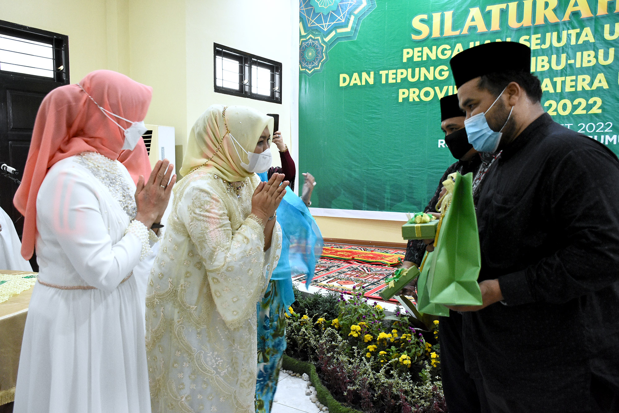 Pengajian Sejuta Umat,  Nawal Tepung Tawari Istri Kajati Sumut dan Pangdam I/BB