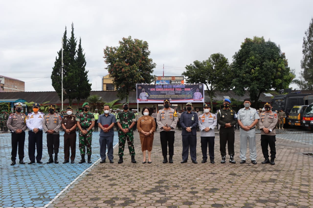 Kapolres Tanah Karo Pimpin Apel Gelar Pasukan Ops Keselamatan Toba 2021 Polres Tanah Karo