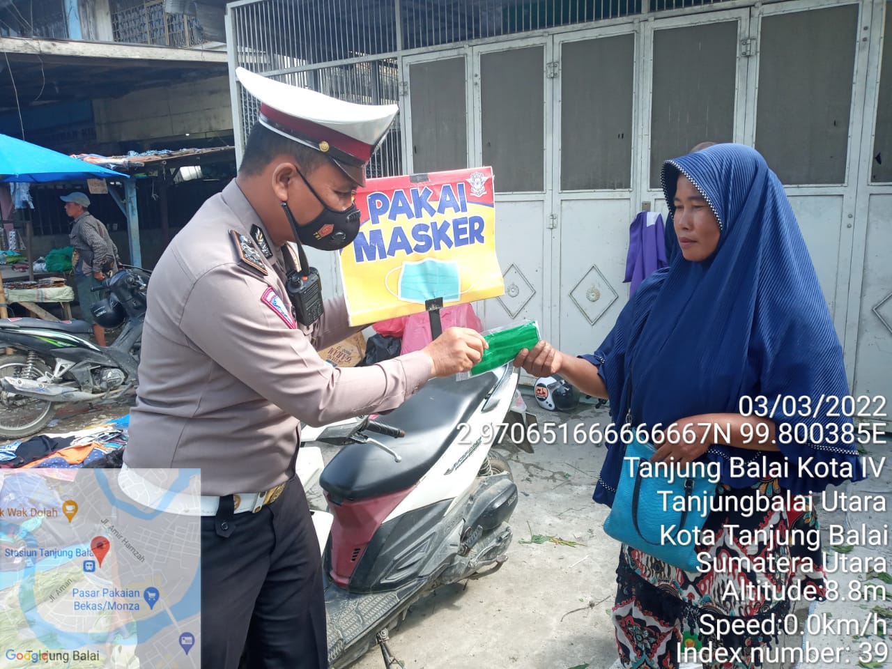 Hari ke Tiga OpS Keselamatan Toba 2022, Wilkum Polres Tanjung Balai Rutin Bagikan 100 Pcs Masker