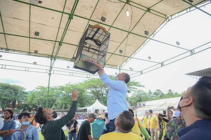 Walikota Padang Sidempuan, Irsan Efendi Nasution, SH buka Festival Lomba Burung Berkicau