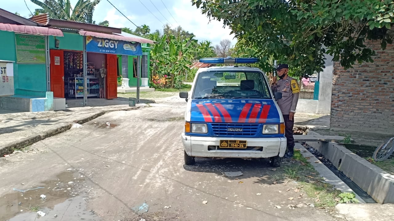 Secara Door to Door dan Stasioner Bhabinkamtimas Polsek Simpang Empat Ajak Warga Ikut Vaksinasi