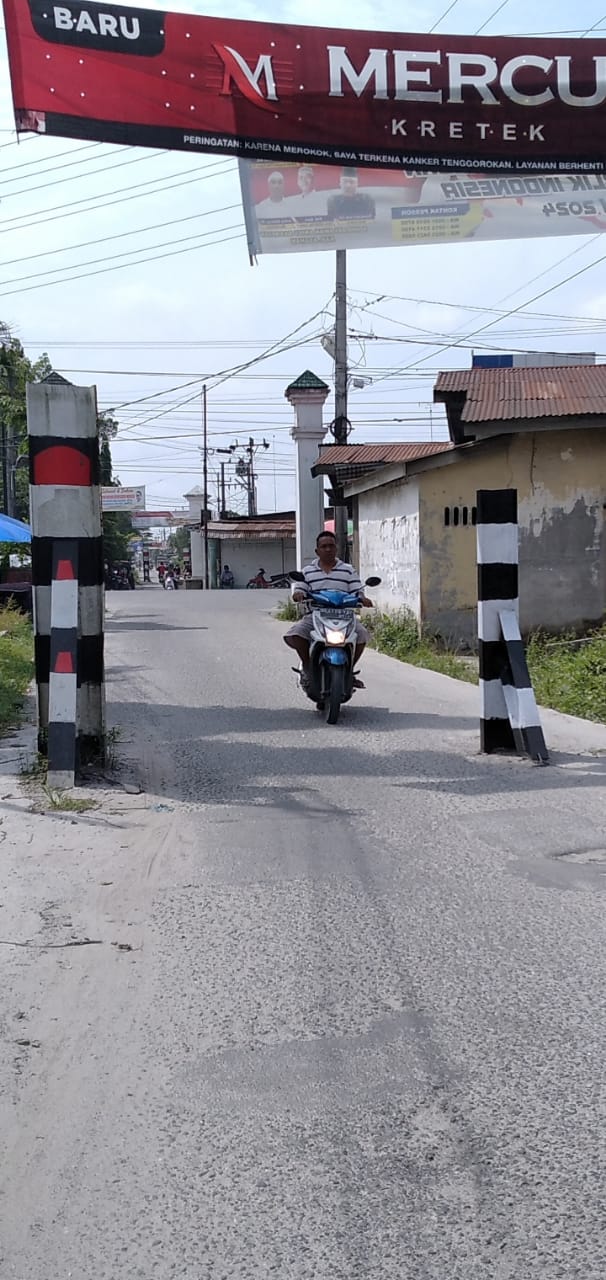 Aneh, Portal Jalan Rambe, Kedai Ledang Besar Kecil