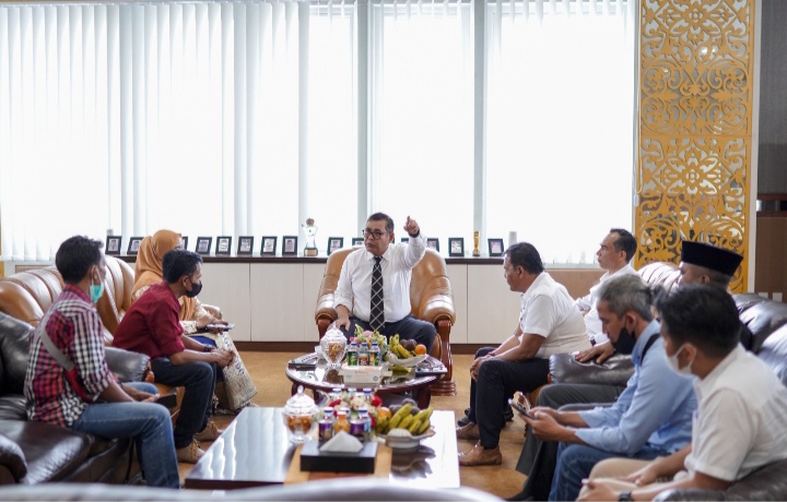 Kadis Kominfo Sumbar Sebut Ketidakhadiran Kepala Daerah pada Rakor yang Dilaksanakan Pemprof Sumbar, Bupati Solok : Kepentingan Rakyat Kab. Solok Lebih Penting