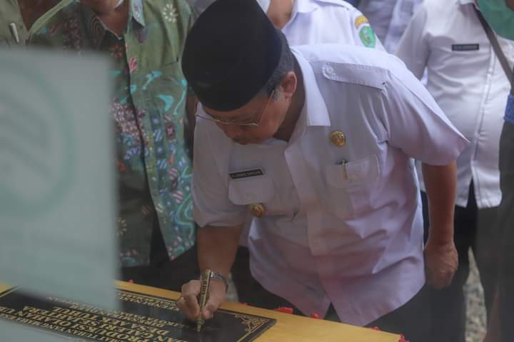 Wakil Wali Kota Padang Sidempuan Arwin Siregar meresmikan Gedung KPP