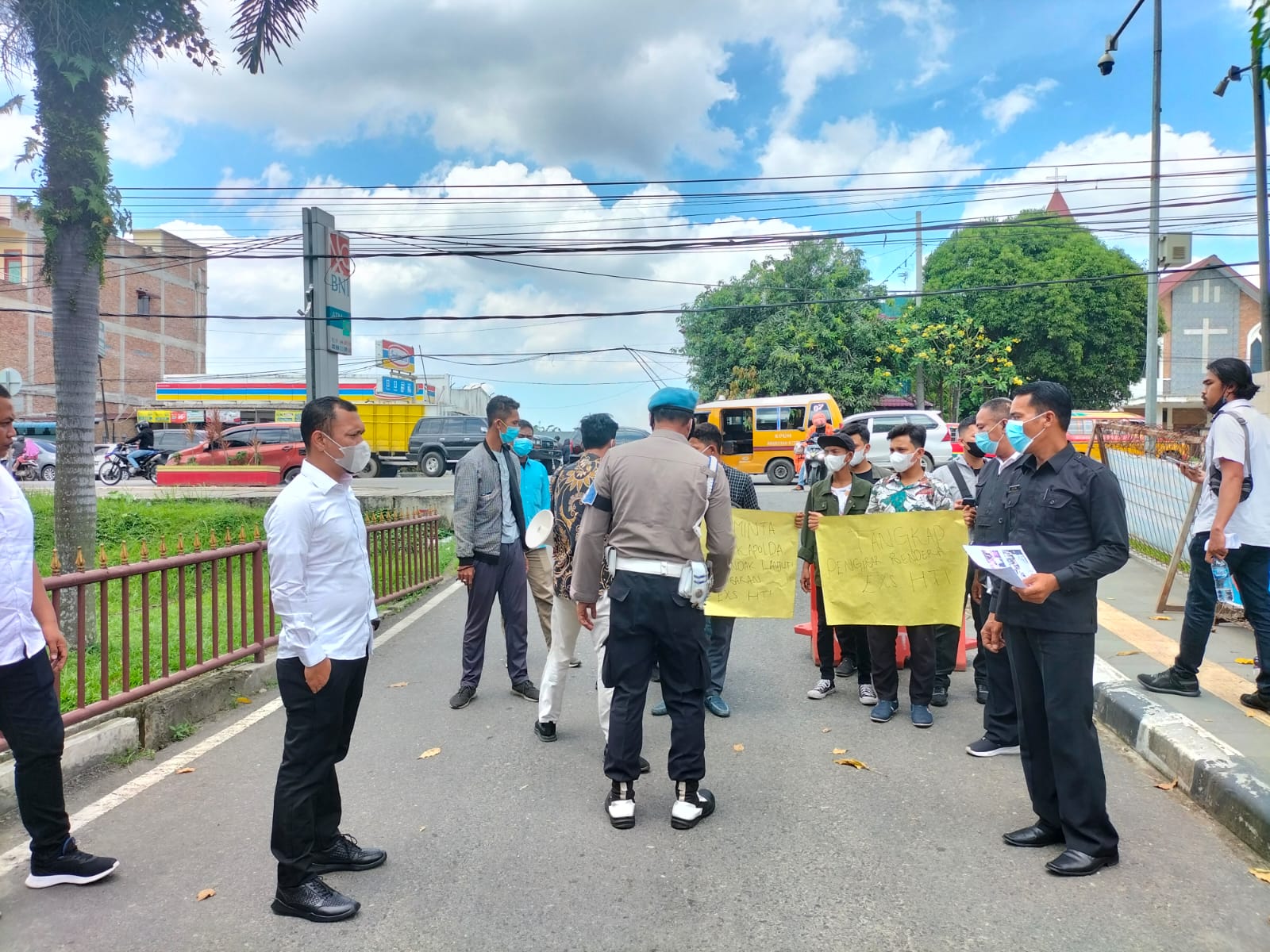 Kalamsu Desak Kapolda Tangkap Pengibar Bendera Ormas Terlarang di Halaman Polda Sumut