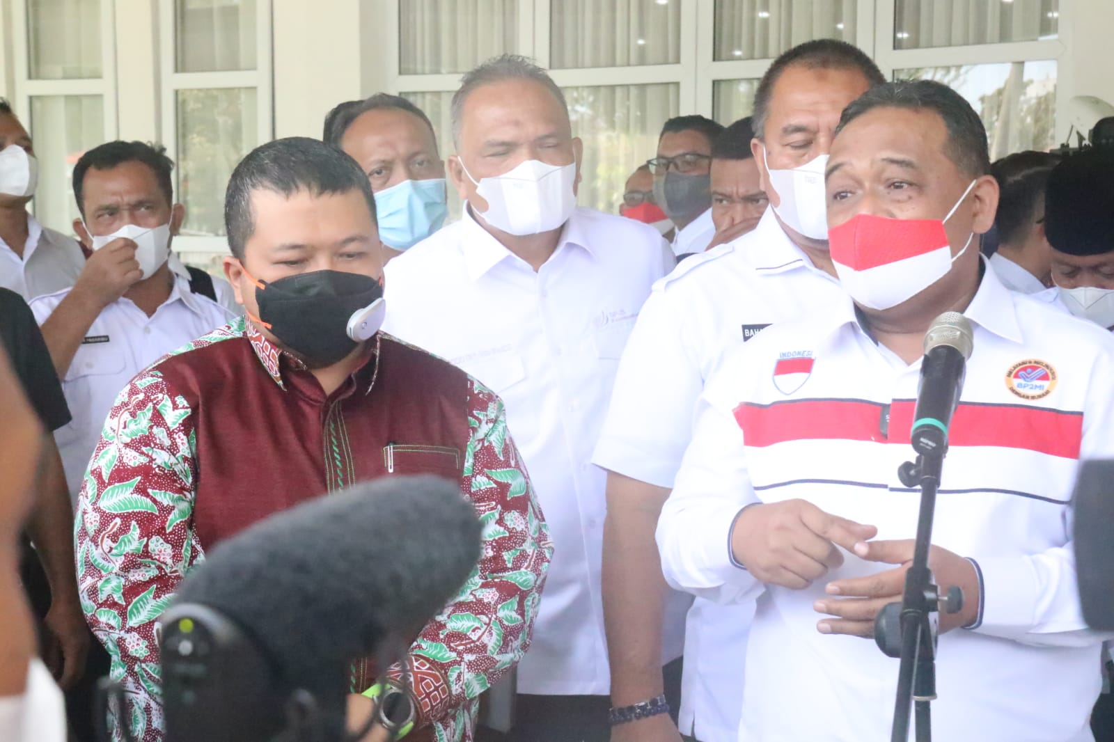 Bupati Tapsel Menghadiri Rakortas BP2MI Di Aula Rumdis Gubsu