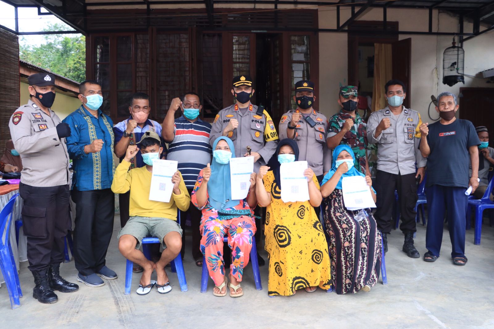 TINJAU VAKSINASI DOSIS II DI ANGKOLA BARAT, KAPOLRES TAPSEL AJAK WARGA AGAR TETAP PATUHI PROKES