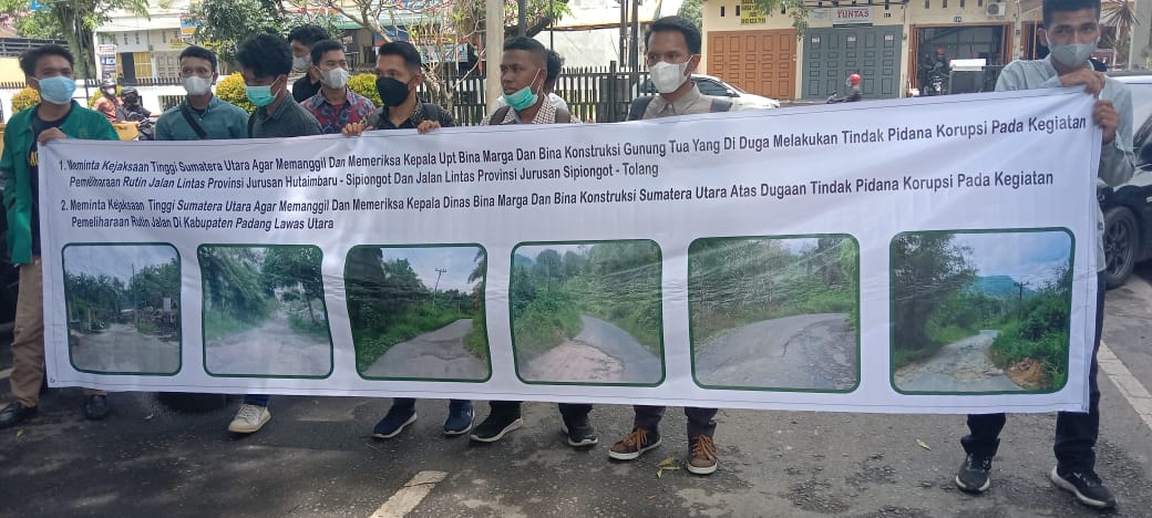 Massa JMI Demo Dinas BMBK Sumut,Usut Dugaan Korupsi JalanÂ  Sipiongot-Tolang Paluta Rp 2 Milyar
