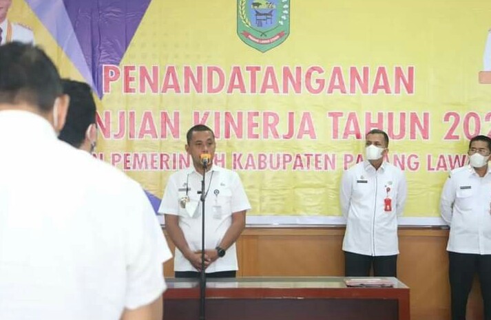 Bupati Paluta Tanda Tangani Perjanjian Kerja OPD Tahun 2022