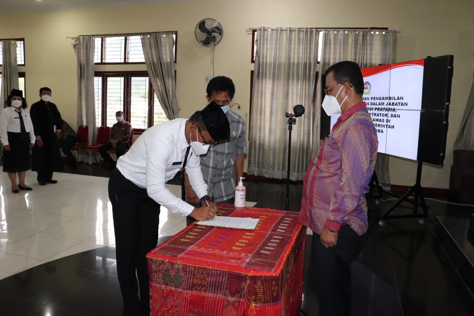 Bupati Toba Lantik Pejabat Dinas Nomenklatur Baru