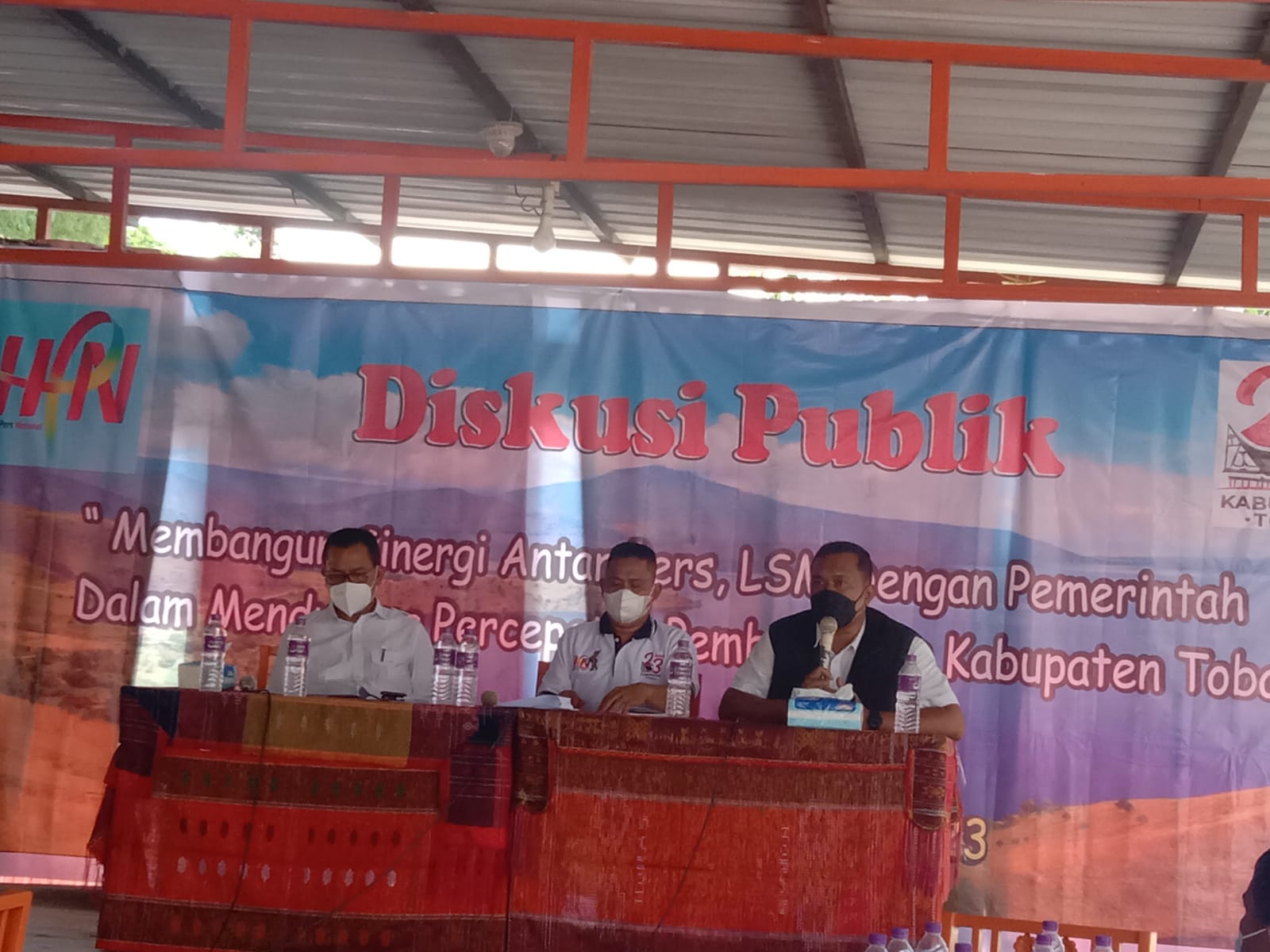 BUPATIÂ  AJAK PERS DAN LSM UNTUK BEKERJASAMA DALAM MEMBANGUN TOBA