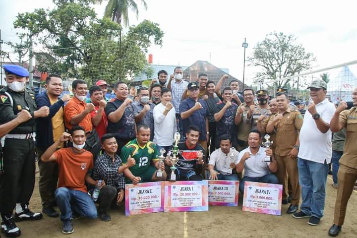 Bupati Madina Saksikan Partai Final Turnamen Voli Kayujati