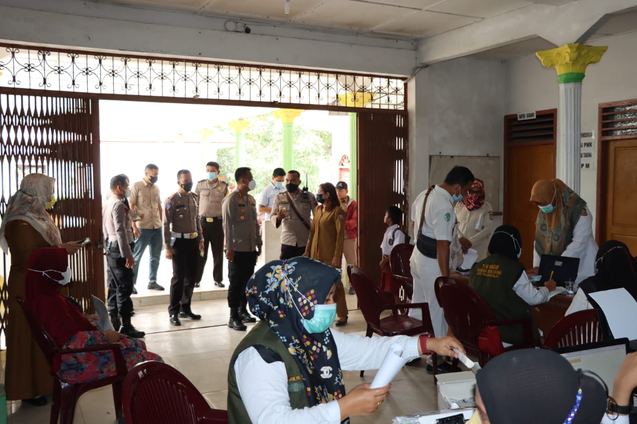Kapolres Tanjung Balai Pantau Pelaksanaan Vaksinasi di Kantor Camat Datuk Bandar
