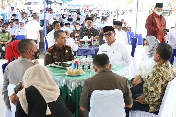 Bupati Madina Jamu Makan Siang Kejari Madina yang Baru