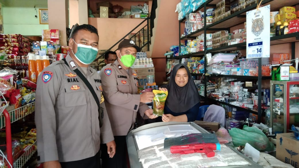 GERCEP ANTISIPASI KELANGKAAN, KAPOLSEK SDH CEK DAN PANTAU STOK MIGOR DI PASAR DAN WARUNG