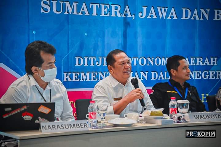 Wali Kota PSP Irsan Efendi Nasution Narasumber Acara Reviu Pelaksanaan Otda Hasil Pembentukan 54 Daerah Tahun 1999 s/d 2014 di Wilayah Sumatera, Jawa, dan Bali