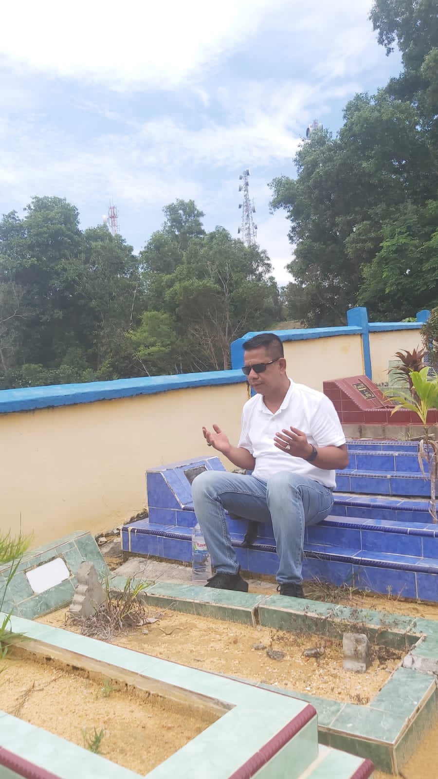 Ketua Pewarta Ziarah ke Makam Almarhum Abang Kandungnya, Sulaiman Lubis