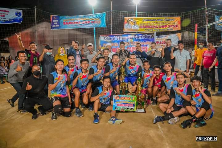 Wali Kota Padang Sidempuan Irsan Efendi Nasution menutup secara resmi kompetisi bola voli Samora Cup 2022