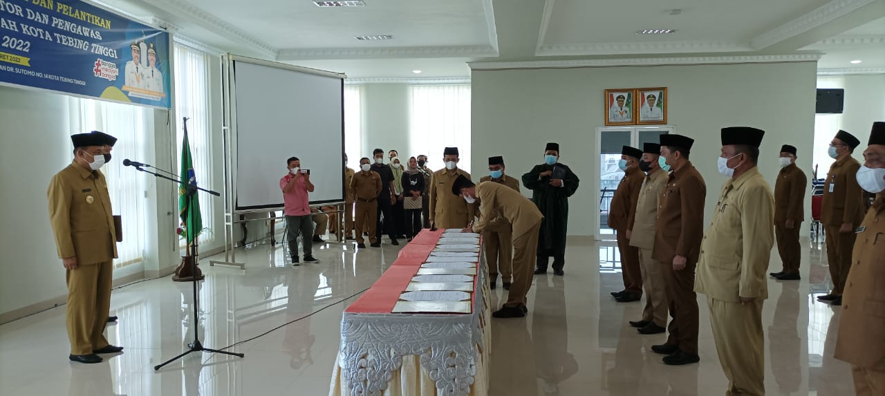 61 Pejabat Administrator dan Pengawas Pemko T.Tinggi Dilantik