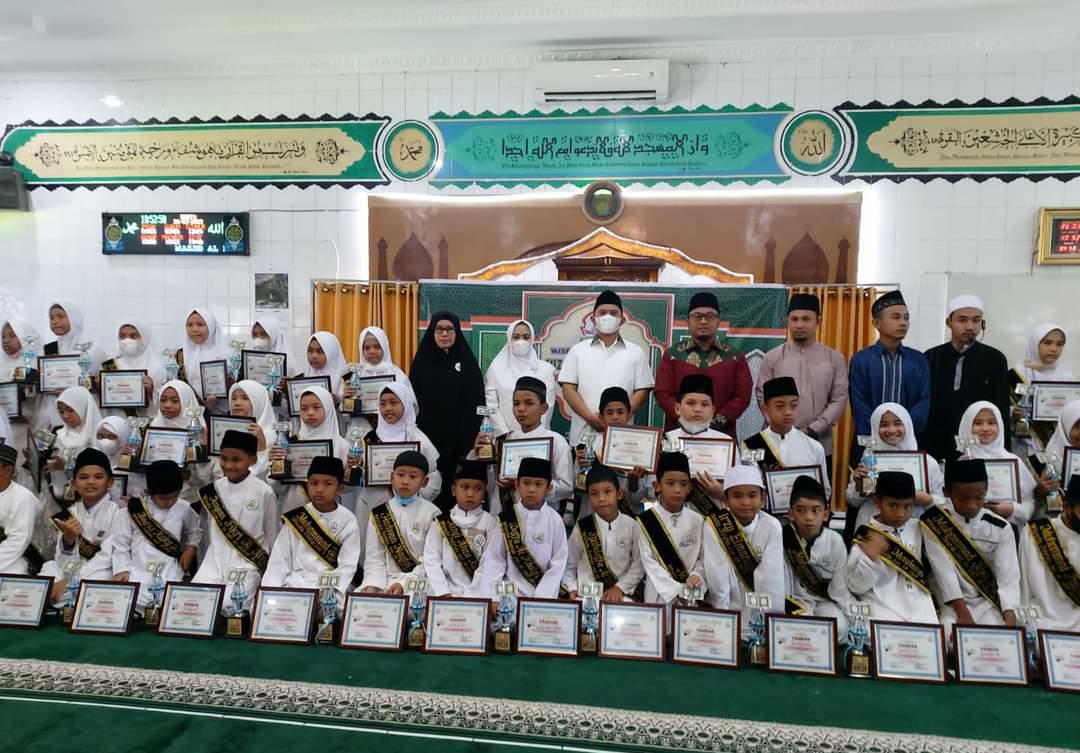 Bupati Labuhanbatu Hadiri Wisuda Tahfidz Quran Ke-4 Yayasan Perguruan Islam Al-Azhar Rantauprapat
