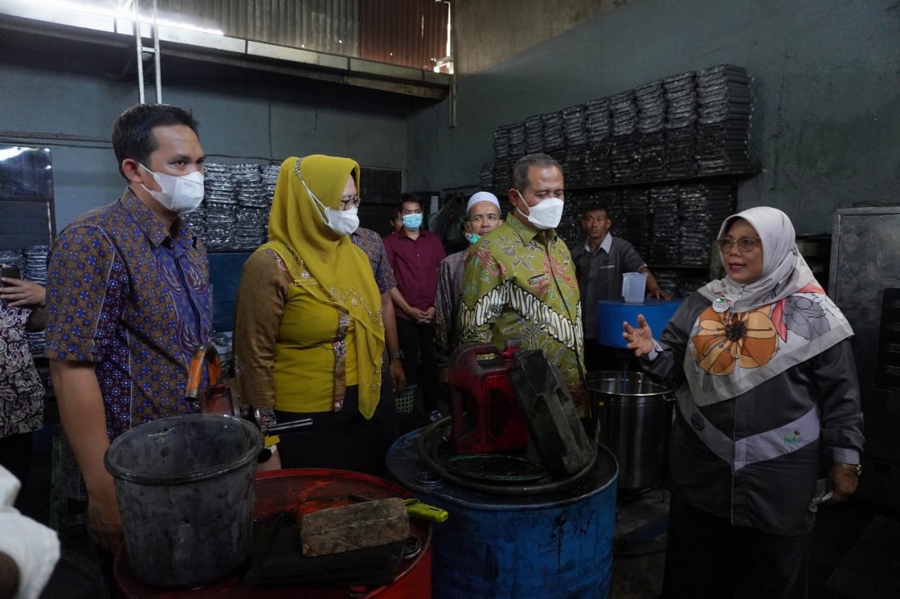 PLN Peduli Bantu Pengembangan Rumah Briket Pengolah Sampah Medan