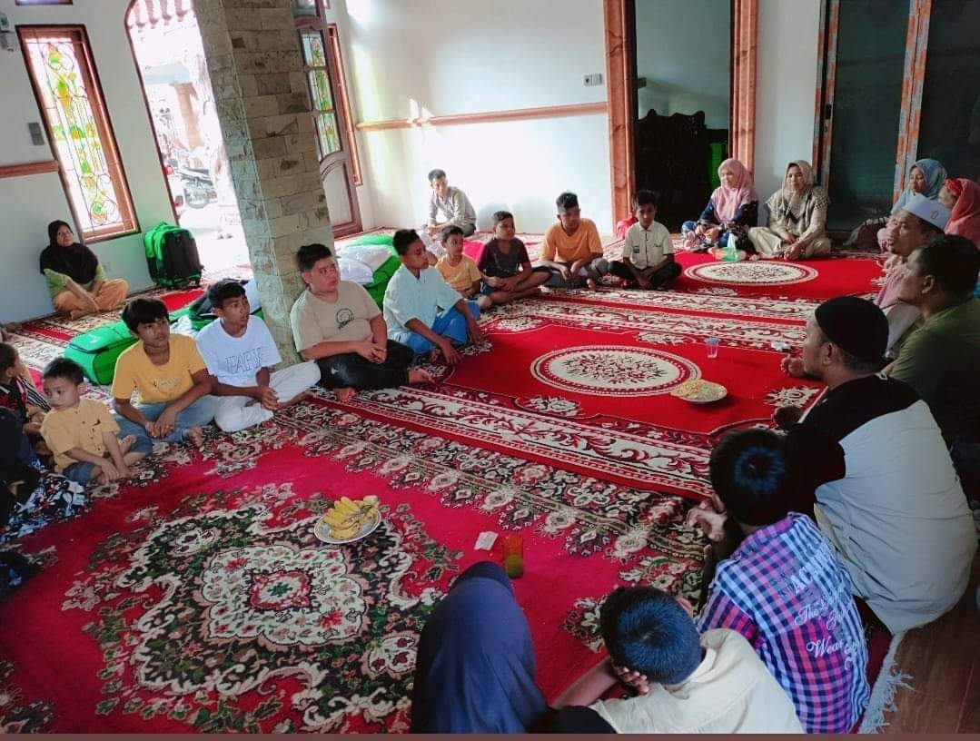 Berangkat Umroh, Ketua MPC PP Madina Santuni Anak Yatim