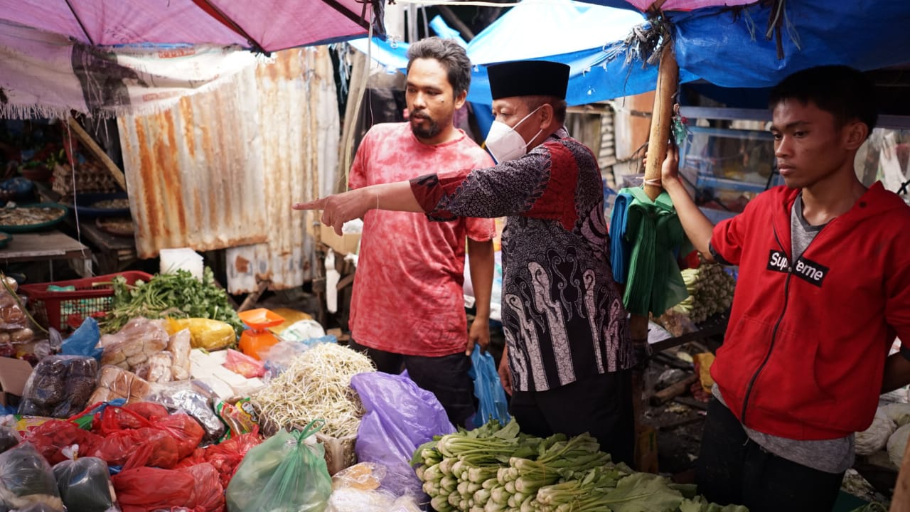 Jelang Ramadhan, Plt Wali Kota Waris Thalib Monitoring Harga dan Stok Sembako di Pasar Bengawan Tanjungbalai
