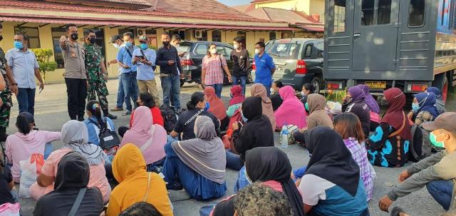TNI AL-Polri Gerebek Gudang Penampungan, Ini Jumlah Orang yang Diamankan Menuju ke Malaysia