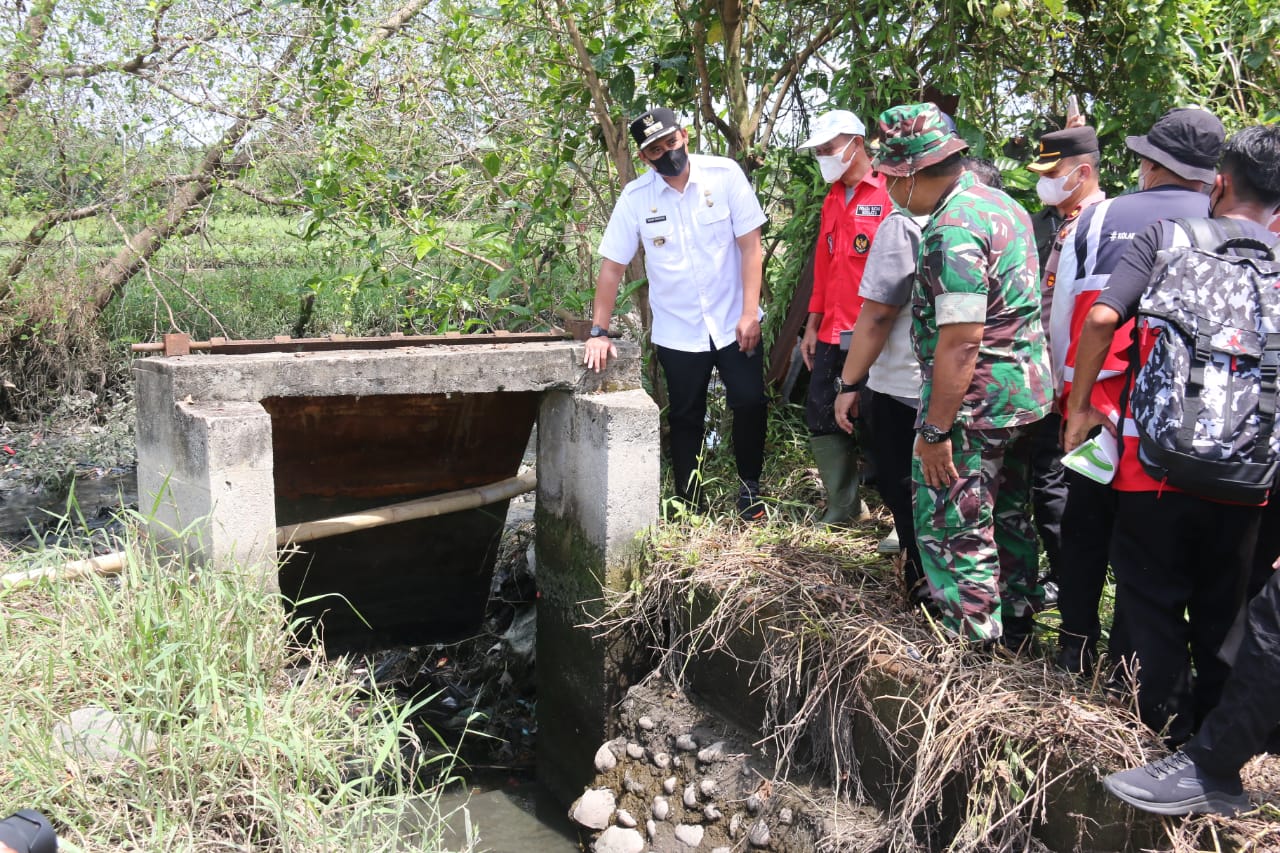Guna Mencegah Terjadinya Banjir Di Medan Marelan, Bobby Nasution Tinjau Langsung Normalisasi Parit AMD