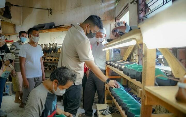 Bobby Nasution Berdayakan UMKM Sepatu Dalam Pengadaan Sepatu Dinas di OPD