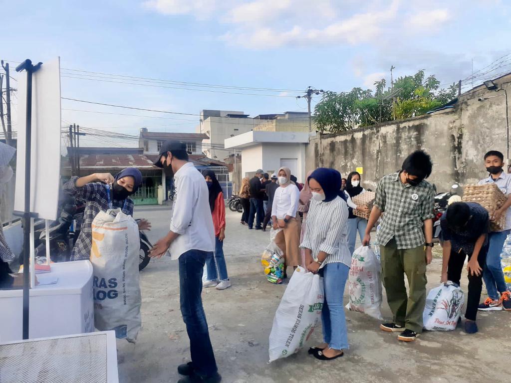 Kolaborasi dan Inovasi Penanganan Sampah di Kecamatan Medan Barat  Makan Minum di Kafe Bayar Pakai Sampah