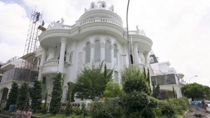 Ini Penampakan Rumah Mewah Rp 30 M Indra Kenz Disita Bareskrim Polri di Medan