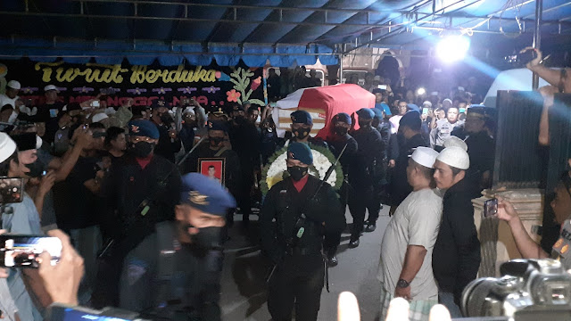 Jenazah Ipda Imam Agus Husein Tanjung Disambut Isak Tangis Keluarga, Bupati : Kehilangan Putra Terbaik