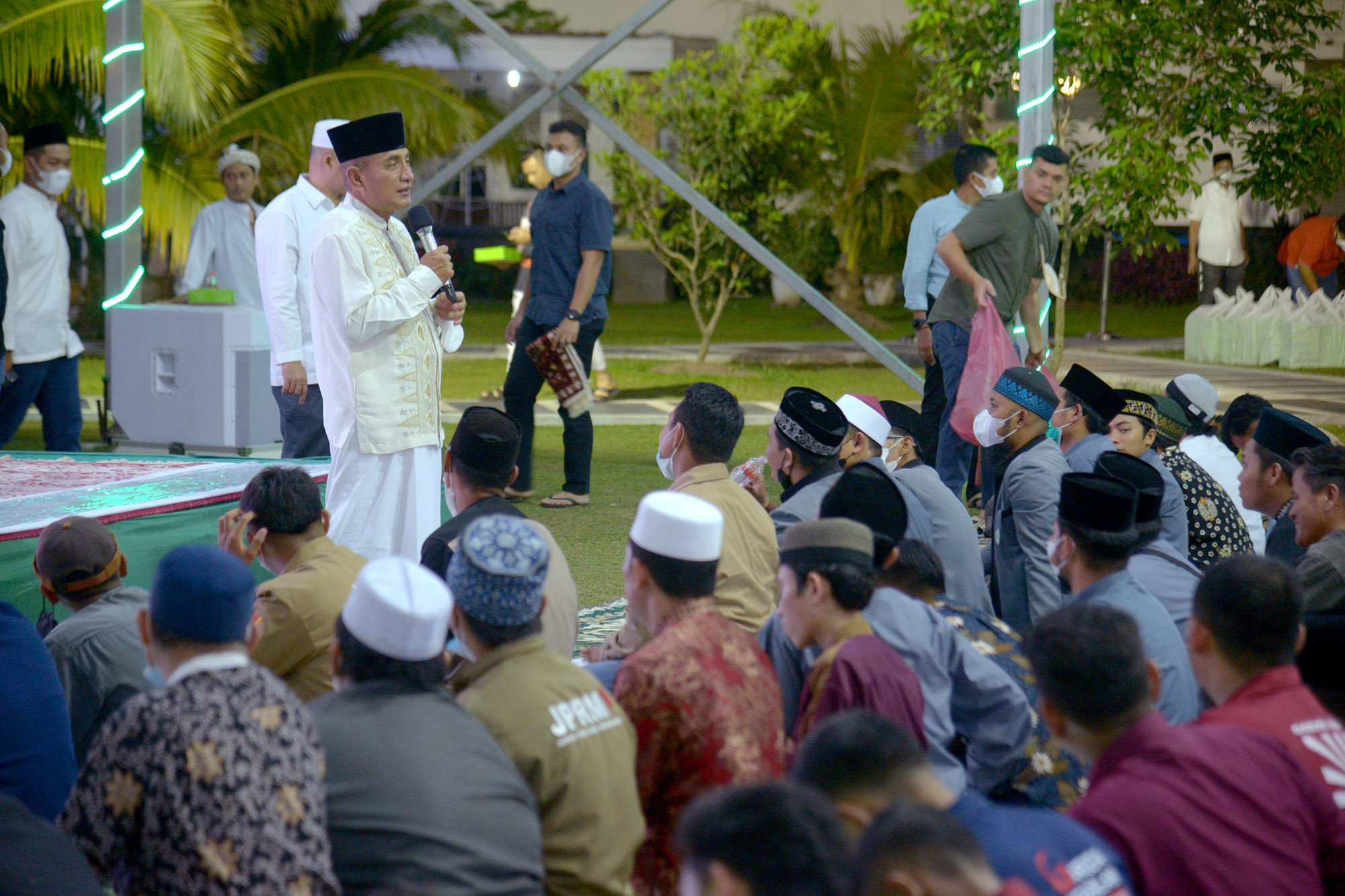 Buka Puasa Bersama Ratusan Guru Agama Islam, Gubernur Berharap Disiplin Selama Ramadan Bisa Dilanjutkan