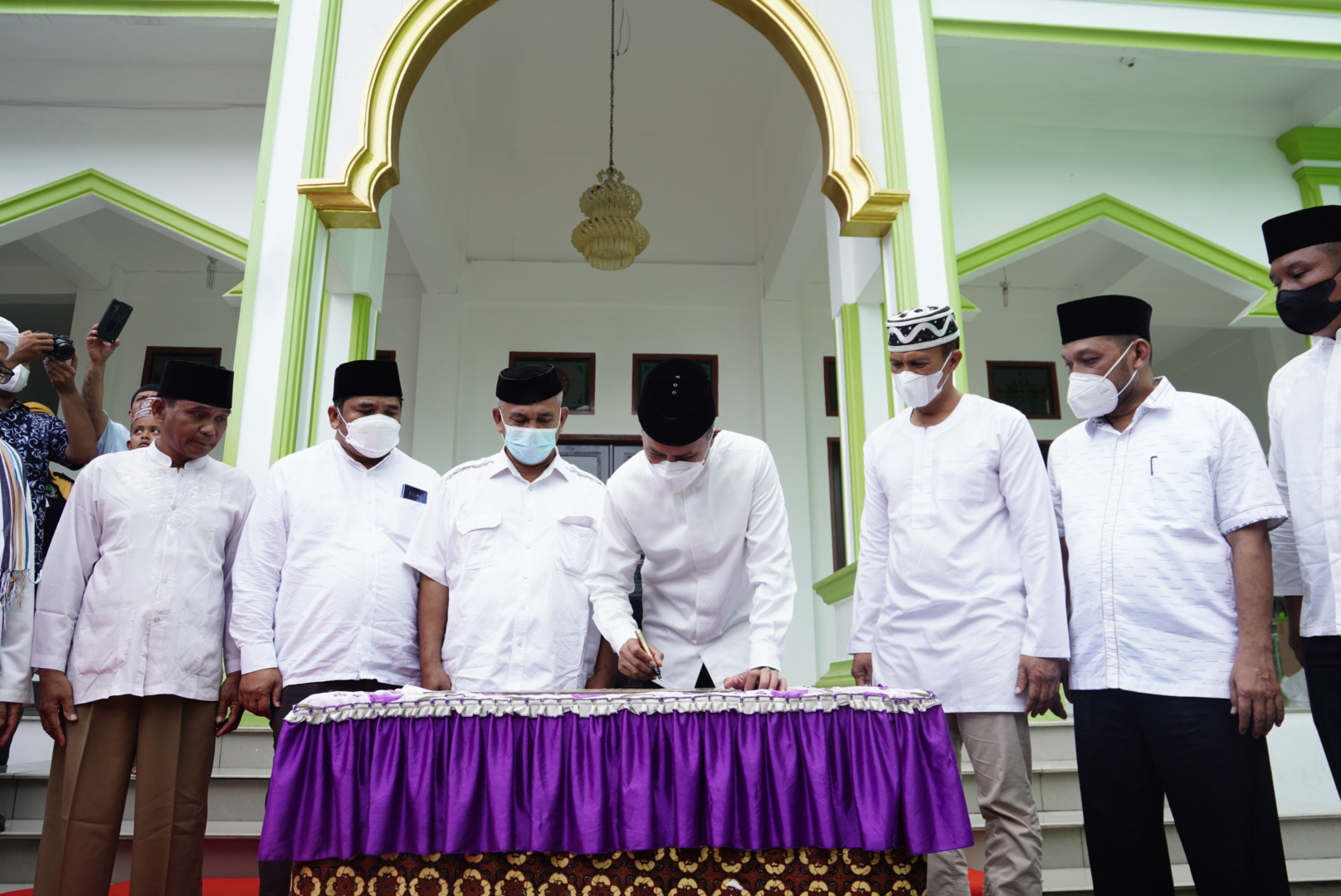 Resmikan Dua Masjid di Langkat, Musa Rajekshah Ingatkan Ilmu Yakin  untuk Bangun dan Makmurkan Masjid