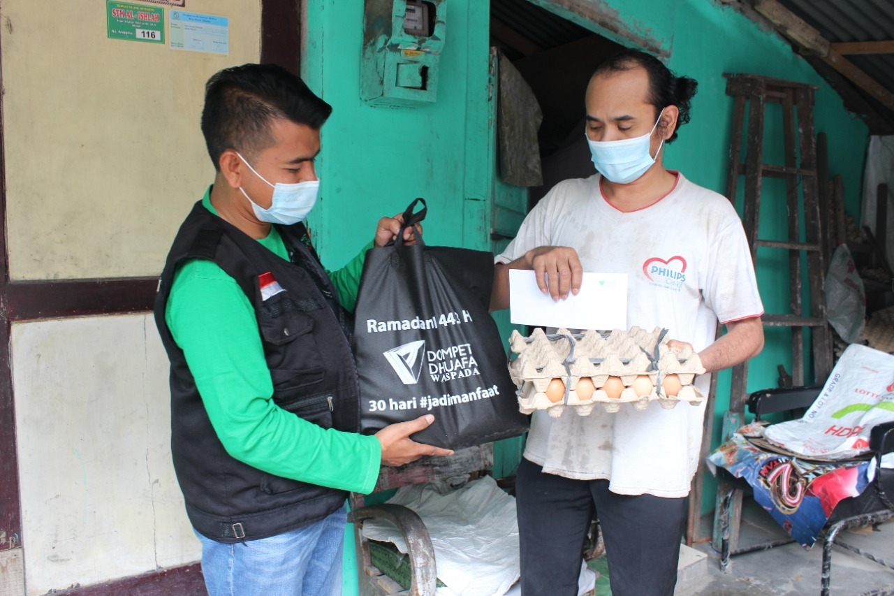 DD Waspada Salurkan Donasi Paket Parcel Untuk Dhuafa
