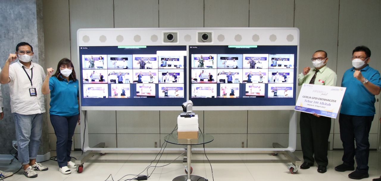 FIFGROUP Tebar Lebih Dari 1.700 Alkitab