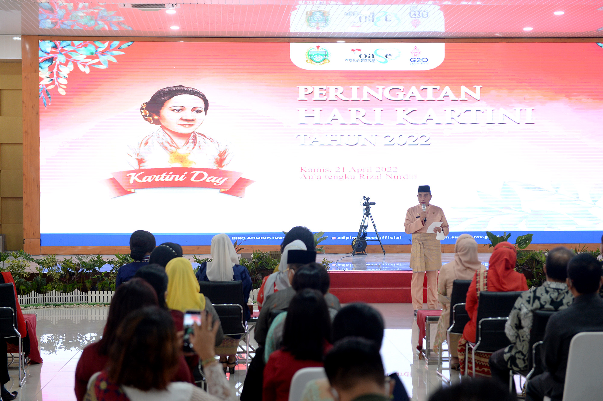 Ikuti Peringatan Hari Kartini 2022 Secara Virtual, Gubernur Edy Rahmayadi Serahkan Penghargaan  kepada 33 Perempuan Berjasa dan Berprestasi