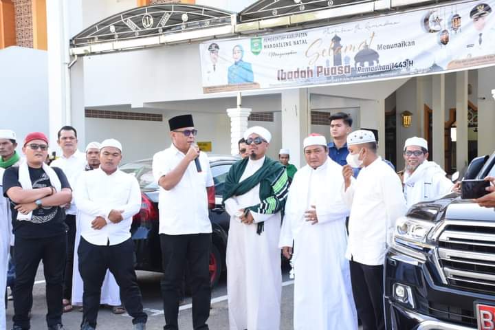 Sambut Bulan Suci Ramadhan, Bupati Madina Adakan Pawai Keliling Bersama Masyarakat.