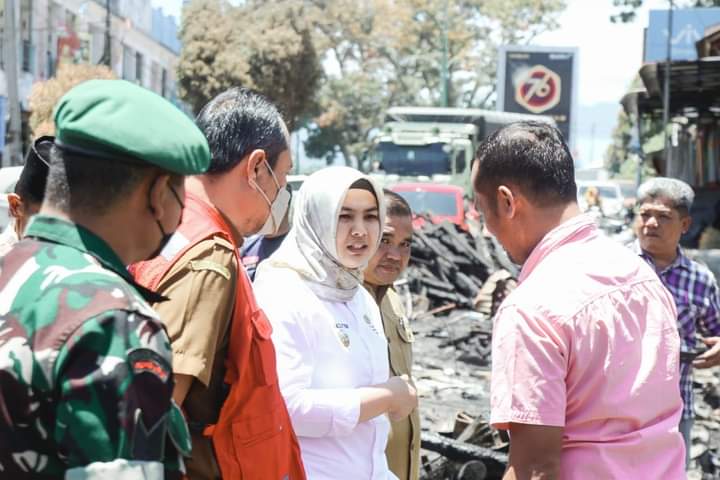 Wabup Madina Tinjau & Serahkan Bantuan untuk Korban Kebakaran Kotanopan