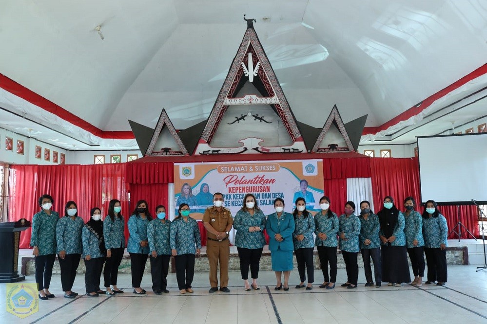 Ketua TP.PKK Kabupaten Pakpak Bharat Hadiri Pelantikan Pengurus PKK Kecamatan Salak