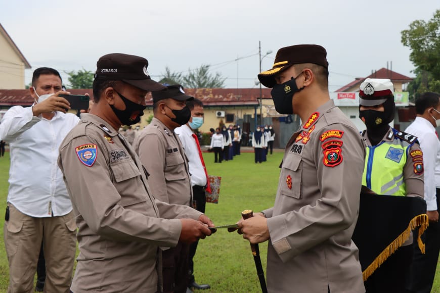 Kapolresta Deli Serdang Berikan Reward Kepada 100 Personil Berprestasi dan Berdedikasi baik