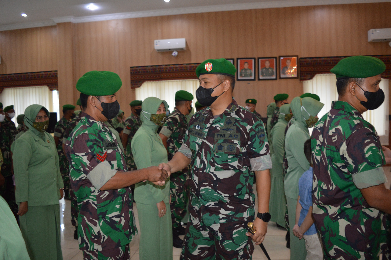 Dandim0212/TS Pimpin Kenaikan Pangkat Prajurit Yang Di Gelar Di Kodim0212/TS