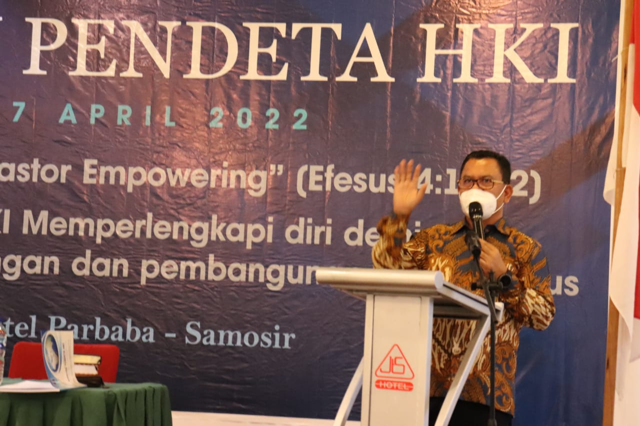 BUPATI SOROTI KONDISI KEIMANAN DAN SOSIAL MASYARAKAT GEREJA.