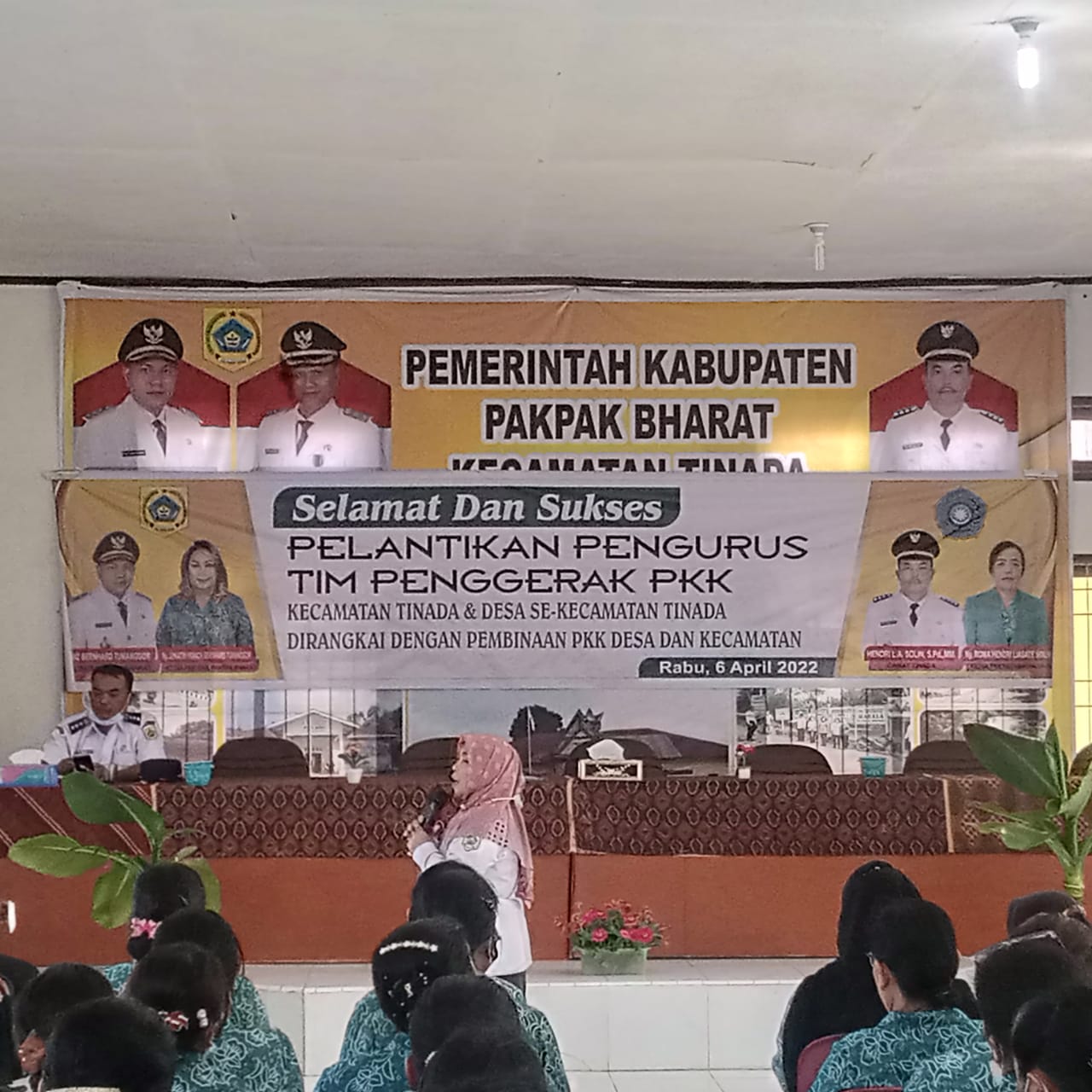 Camat Tinada Liasate Solin Lantik Tim Penggerak PKK