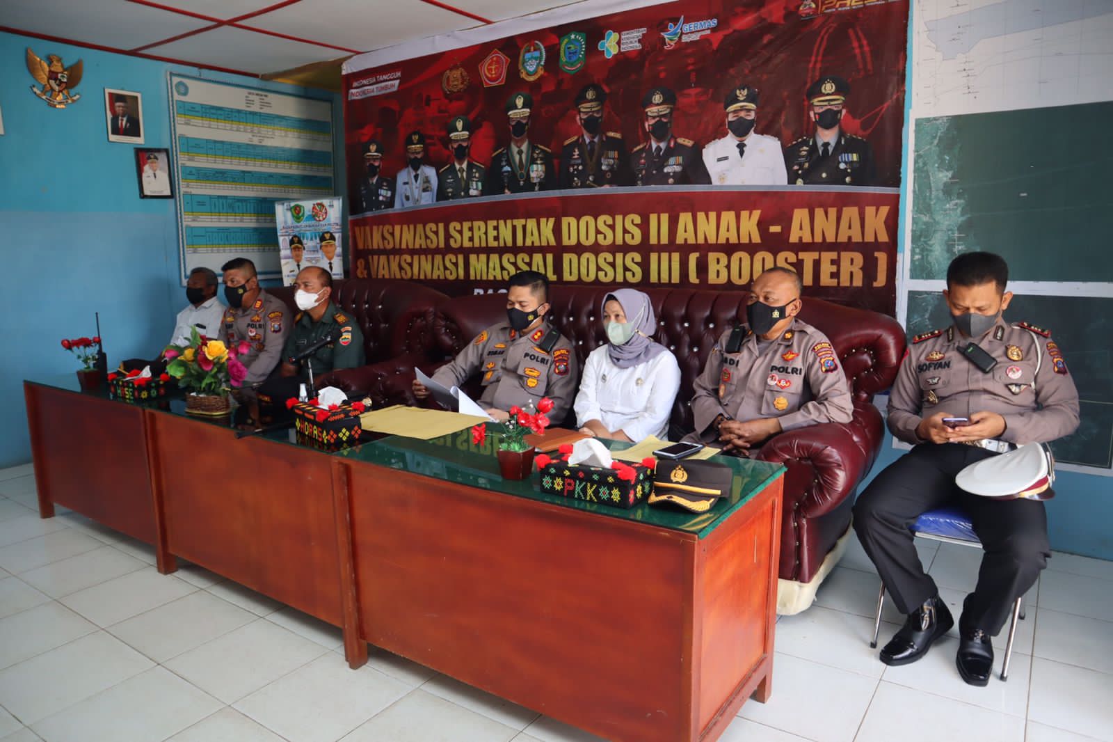 Dari Balai Desa Hurase, Kapolres Tapsel Ikuti Zoom Meeting dengan Irwasum Polri