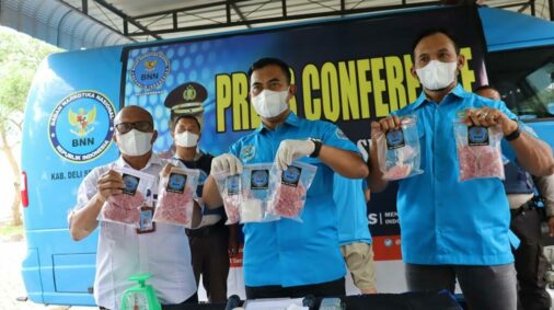 Sorang Pelaku Bandar Narkotika Jenis Shabu Dan Pil Ekstasi Di Amankan (BNNK) Deli Serdang, IniÂ  Jaringannya